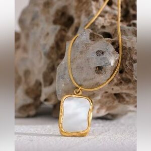 Stainless steel 18k plated Elegant Gold and White Pendant Necklace